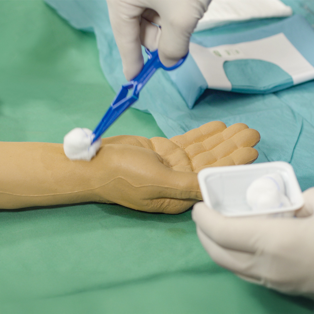 Injektionstrainer Arm Detailaufnahme Handgelenk mit sichtbaren Venen
