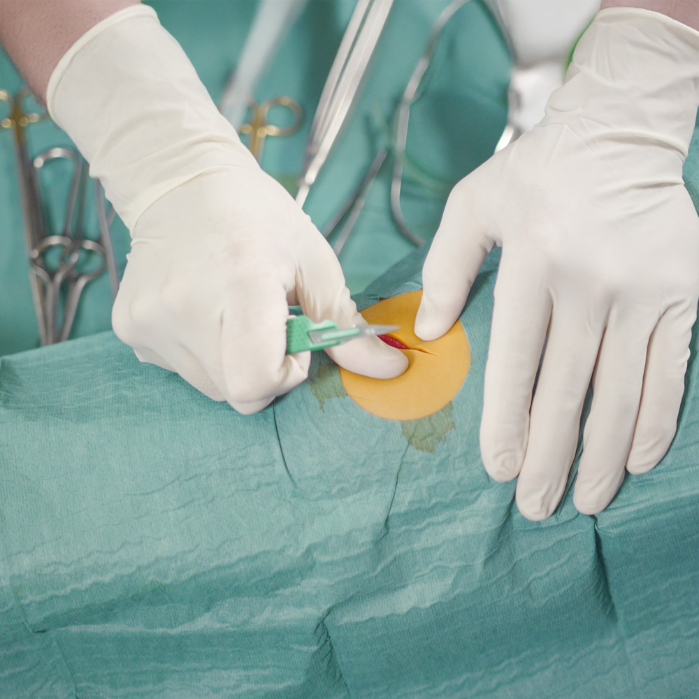 Nahttrainer Bein blutrotes Unterhautgewebe